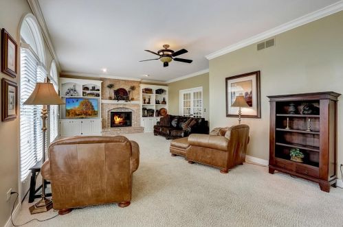 2248 Sable Oaks Dr, Naperville, IL 60564-5671