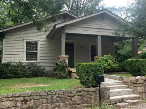 1126 Third St, Stone Mountain, GA 30083-2200