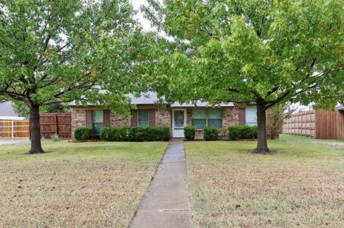 2166 Pueblo Dr, Garland TX  75040-4345 exterior