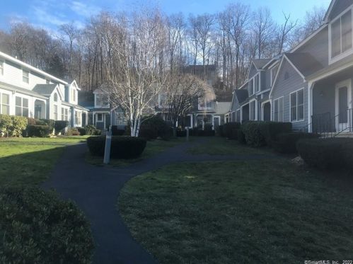 109 Fawn Ridge Ln, Norwalk, CT 06851-1140