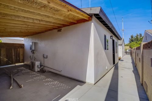 1518 Cochran St, Simi Valley CA 93065-2047 exterior