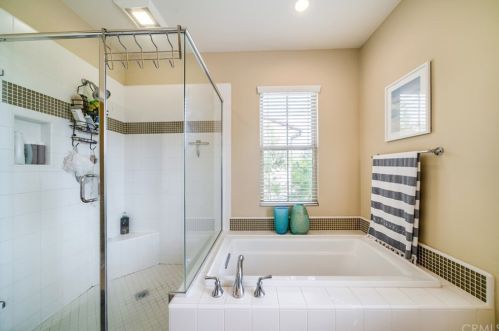 54 Rembrandt, Irvine CA  92620-7314 exterior