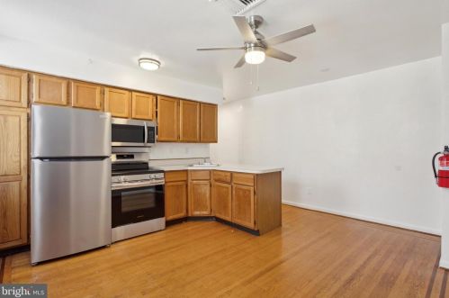 900 5 St, Philadelphia PA 19123-1455 exterior