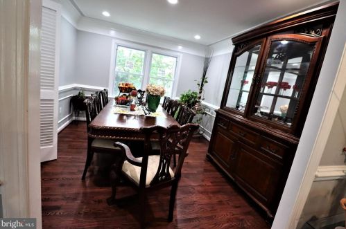 8005 Lake Pleasant Dr, Springfield VA  22153-3005 exterior