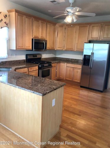 6 Persimmon Rd, Tinton Falls, NJ 07712-8544