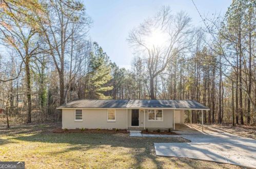 5820 Miles Rd, Atlanta GA  30349-1276 exterior