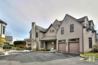 8 Thomas Pl, Norwalk, CT 06853-1500