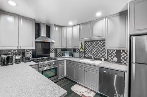 716 Bermuda Dr, Redlands, CA 92374-6217