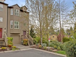 13145 Worchester Pl, Portland, OR 97223-2809