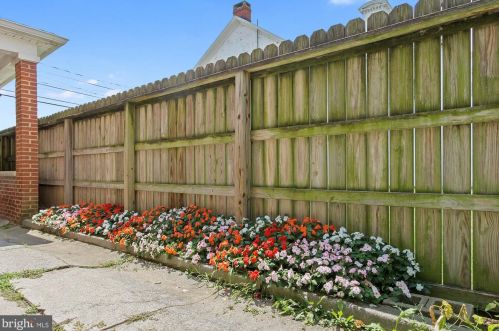 564 Broadway, Hanover PA 17331-2504 exterior