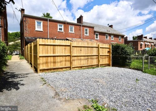 828 Fremont St, Lancaster PA  17603-5442 exterior