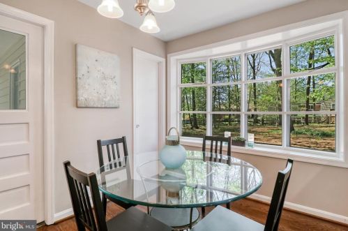 5502 Kings Park Dr, Springfield VA  22151-1106 exterior