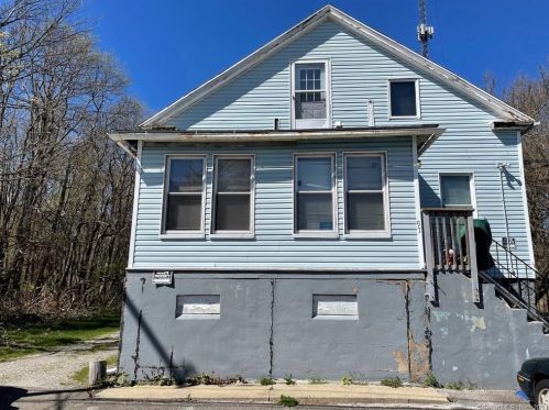 97 Garden Hill Cir, Waterbury, CT 06704-2830