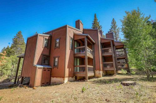 3069 Silver Strike, Truckee CA  96161-4207 exterior