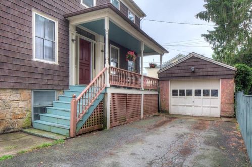 71 Prospect Hill St, Middletown, RI 02840-3115