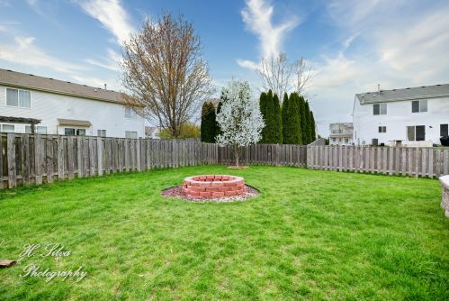 708 Bay Shore Dr, Pingree Grove IL  60140-9144 exterior