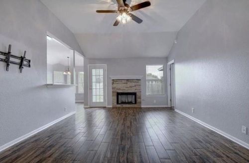 351 Zebra Dr, Uhland TX  78640-4200 exterior