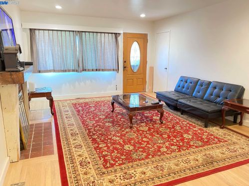 211 Newton St, Hayward, CA 94544-2927
