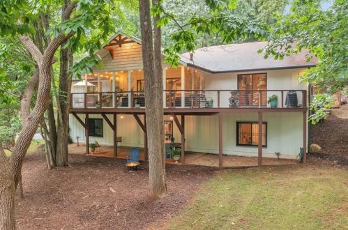 5705 Hidden Cove Rd, Gainesville, GA 30504-9028