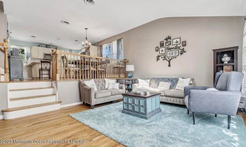 32 Eisele Ave, Tinton Falls NJ  07712-4174 exterior