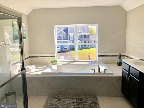 46 Stoneham Rd, Trenton NJ 08638-2746 exterior