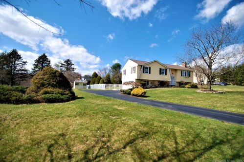 25 Rye Hill Cir, Somers, CT 06071-1048