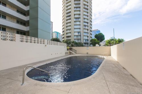 780 Amana St, Honolulu HI  96814-3247 exterior