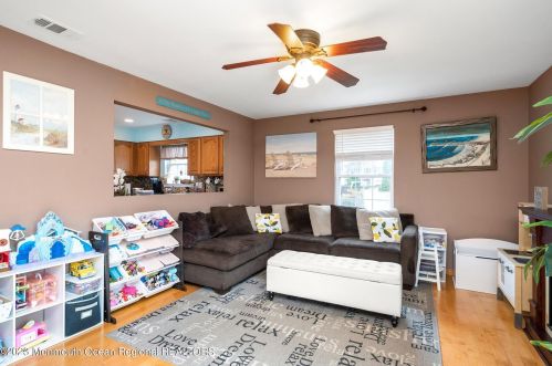 125 Shoreland Ter, Middletown NJ  07748-6212 exterior