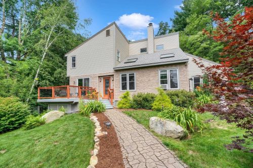 29 Shasta Dr, Londonderry, NH 03053-3008