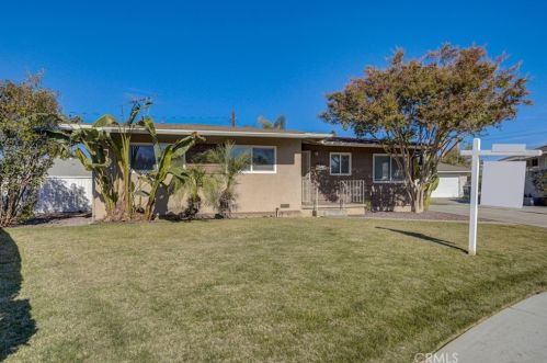 8653 Larkin Ct, Riverside, CA 92504-2935
