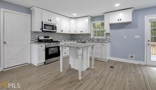 3824 Adamsville Dr, Atlanta GA  30331-3709 exterior