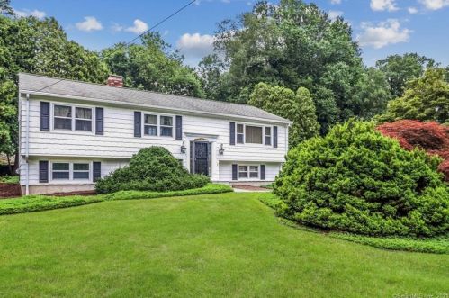 5 Toll Gate Rd, Upper Stepney, CT 06468-1703