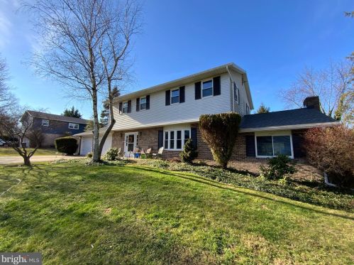 2114 Woodview Dr, Harrisburg, PA 17112-1542
