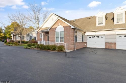 6 Indian Plantation St, Flemington, NJ 08822-6826