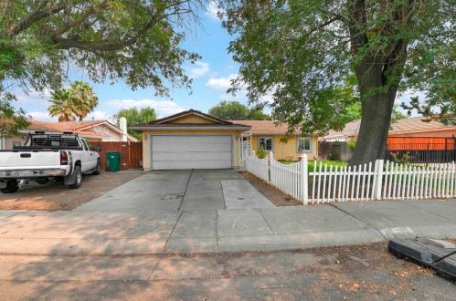 8042 Champagne Dr, Stockton, CA 95210-3212