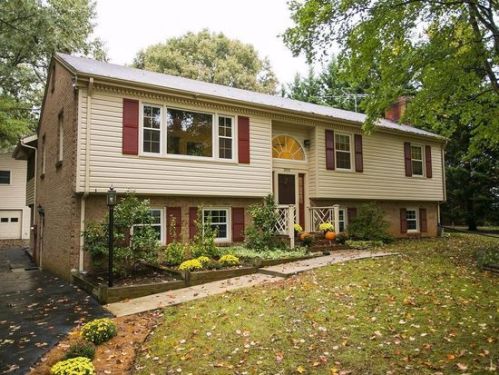 303 Valleywood Dr, Forest, VA 24551-2809