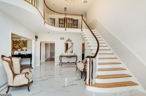 10 Five Acre Dr, Edison, NJ 08820-1000