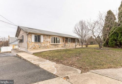 107 Harbor Rd, Gloucester, NJ 08031-1120