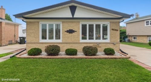 3817 Emerson Dr, Schiller Park, IL 60176-2408