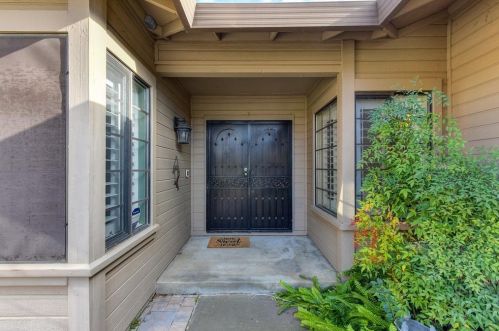 8979 Beaver Brook Ct, Elk Grove, CA 95624-3117