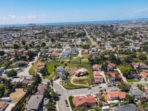 86 Las Flores Dr, Chula Vista CA  91910-1966 exterior