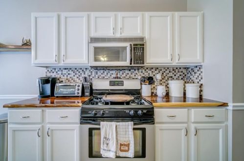 1015 River Plantation Dr, Holly Springs GA  30188-2388 exterior