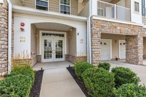 406 Papermill Dr, Whippany, NJ 07981