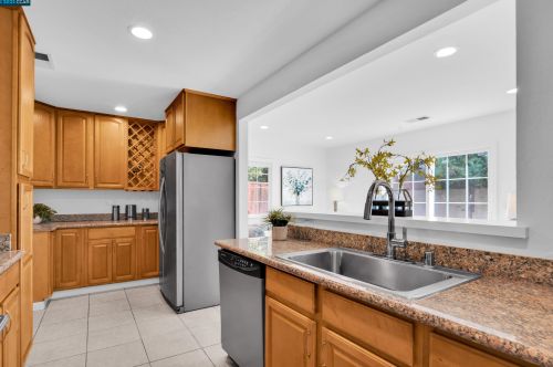 215 Cleopatra Dr, Concord CA  94523-3411 exterior