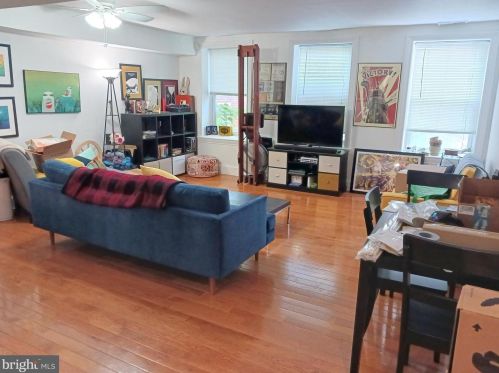 246 11th St, Philadelphia, PA 19107-6752