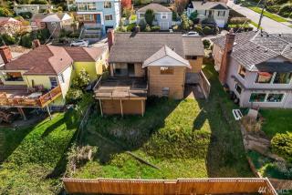 2828 Elmore Pl, Seattle, WA 98199-1739