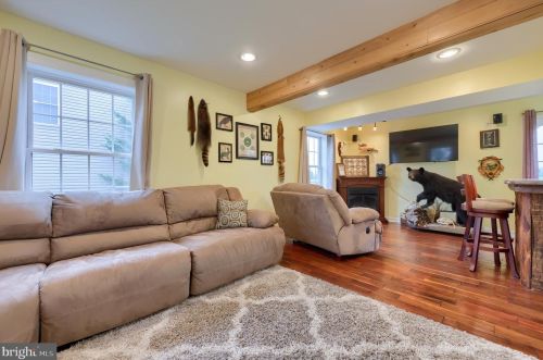 44 Truman Dr, Ephrata, PA 17522-1243