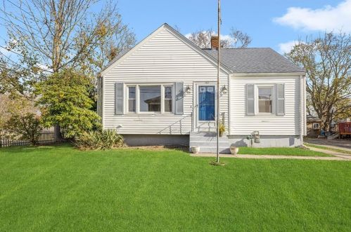 183 3rd St, Middletown, RI 02840-1334
