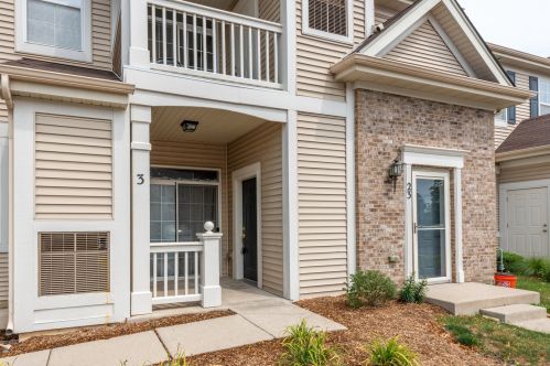 2250 Aurora Dr, Pingree Grove, IL 60140-6425