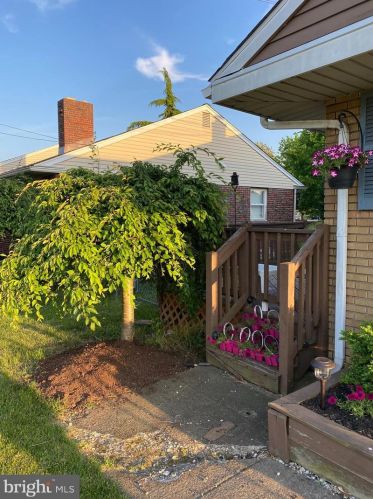220 Browning Rd, Gloucester, NJ 08031-2601